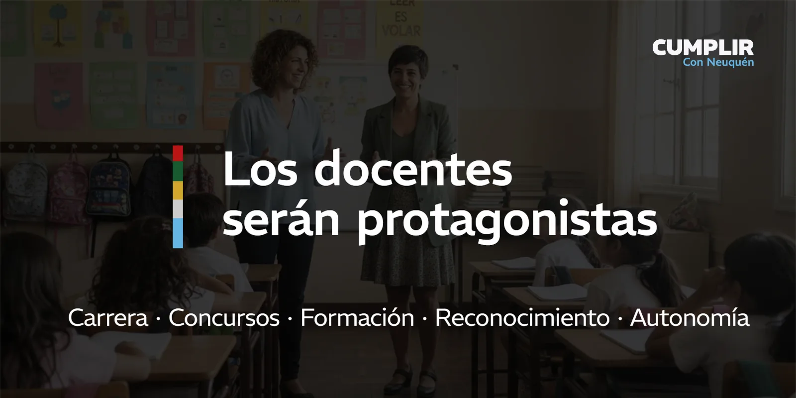Placa «Los docentes serán protagonistas: carrera, concursos, formación, reconocimiento, autonomía», sobre la foto de dos docentes en un aula